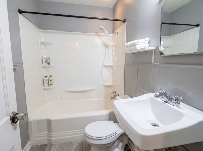 Building Photo - Bossier City - 3 Bed 1 bath -  Apartment