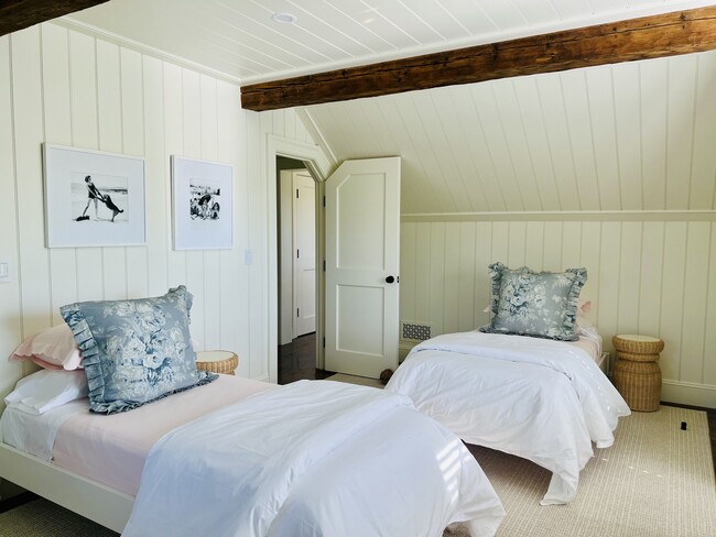 Building Photo - 3 Field Club Ln