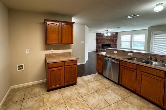 Building Photo - 2016 Kings Forest Dr