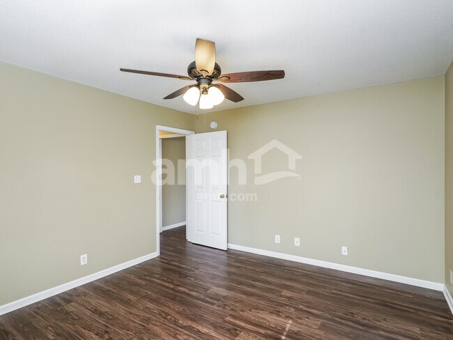 Building Photo - 3494 Sandpiper Dr