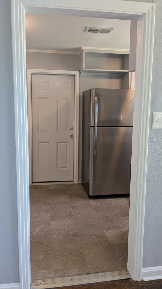 Kitchen - 3500 Wilma Ave