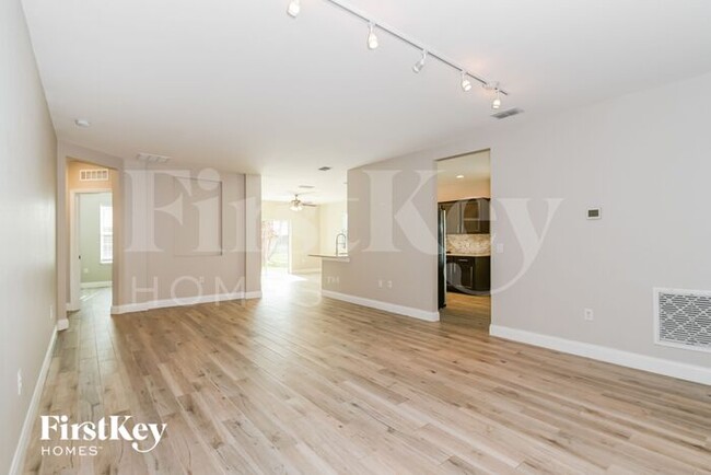 Building Photo - 1215 SW 11th Pl