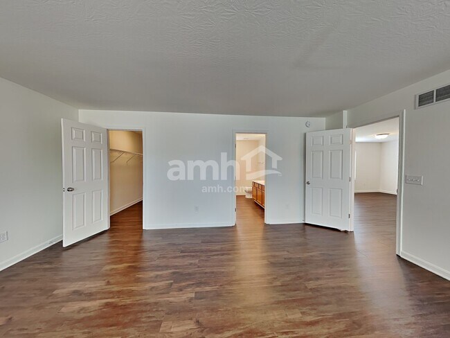 Building Photo - 6718 Waverly Park