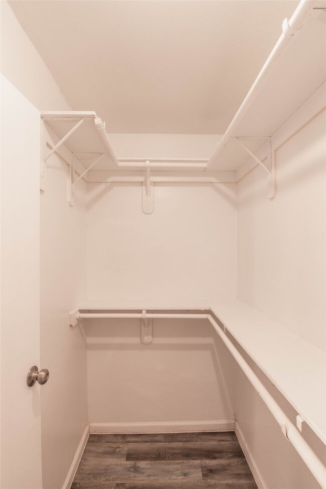 Building Photo - 15806 Val Verde Dr