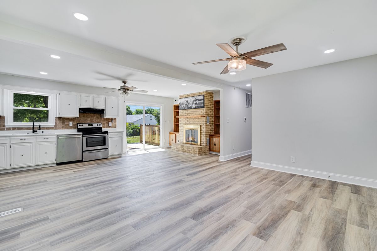 Building Photo - 27419 Birch Manor Cir