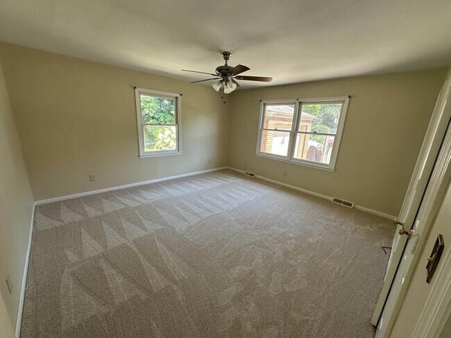 Building Photo - 2948 Candlelight Way