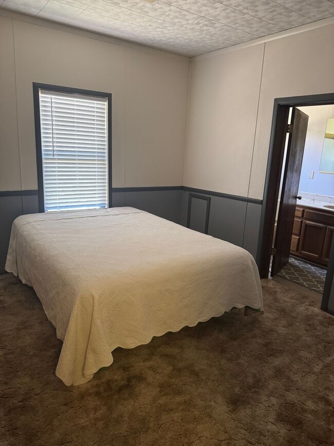 Building Photo - 2 bed 1 bath home in downtown Flagstaff