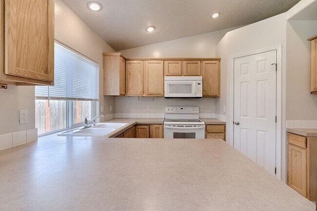 Building Photo - Beautiful Meridian home