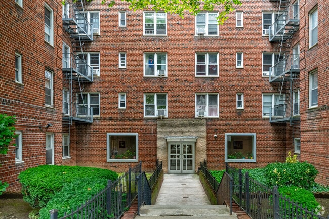 Building Photo - 217-227 E 7th St