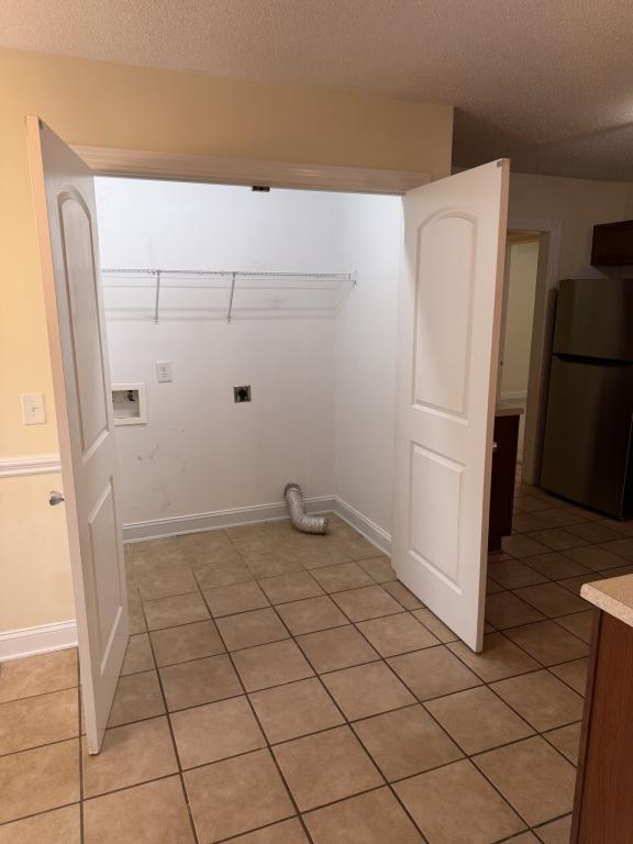 Building Photo - 2556A Saddleback Dr