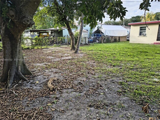 Building Photo - 1030 NW 106th St