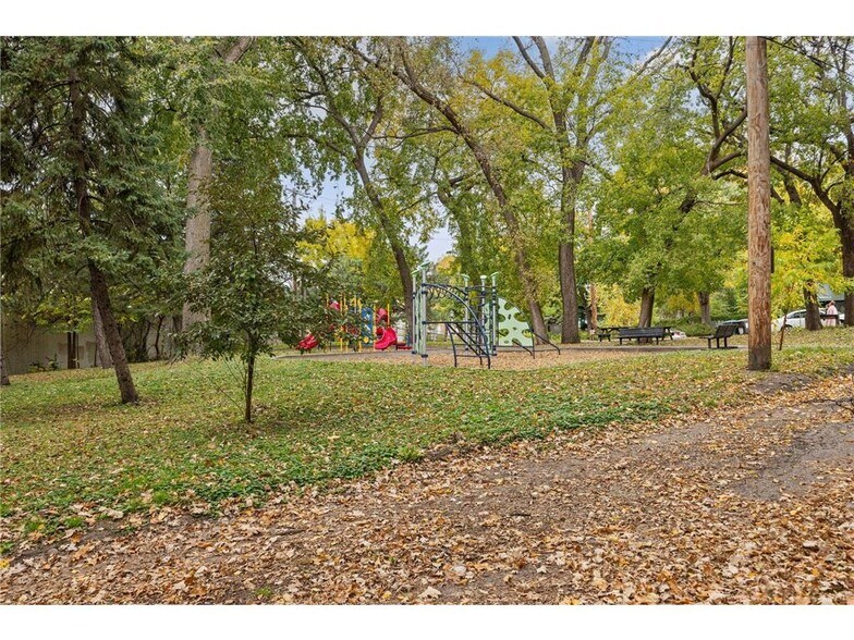 Building Photo - 210 Warwick St SE