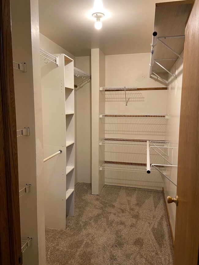 Building Photo - 558 Beachview Dr