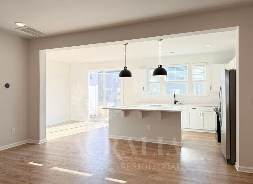 Building Photo - 111 Lennei Ln