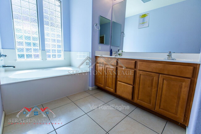 Building Photo - 13562 W Cypress St