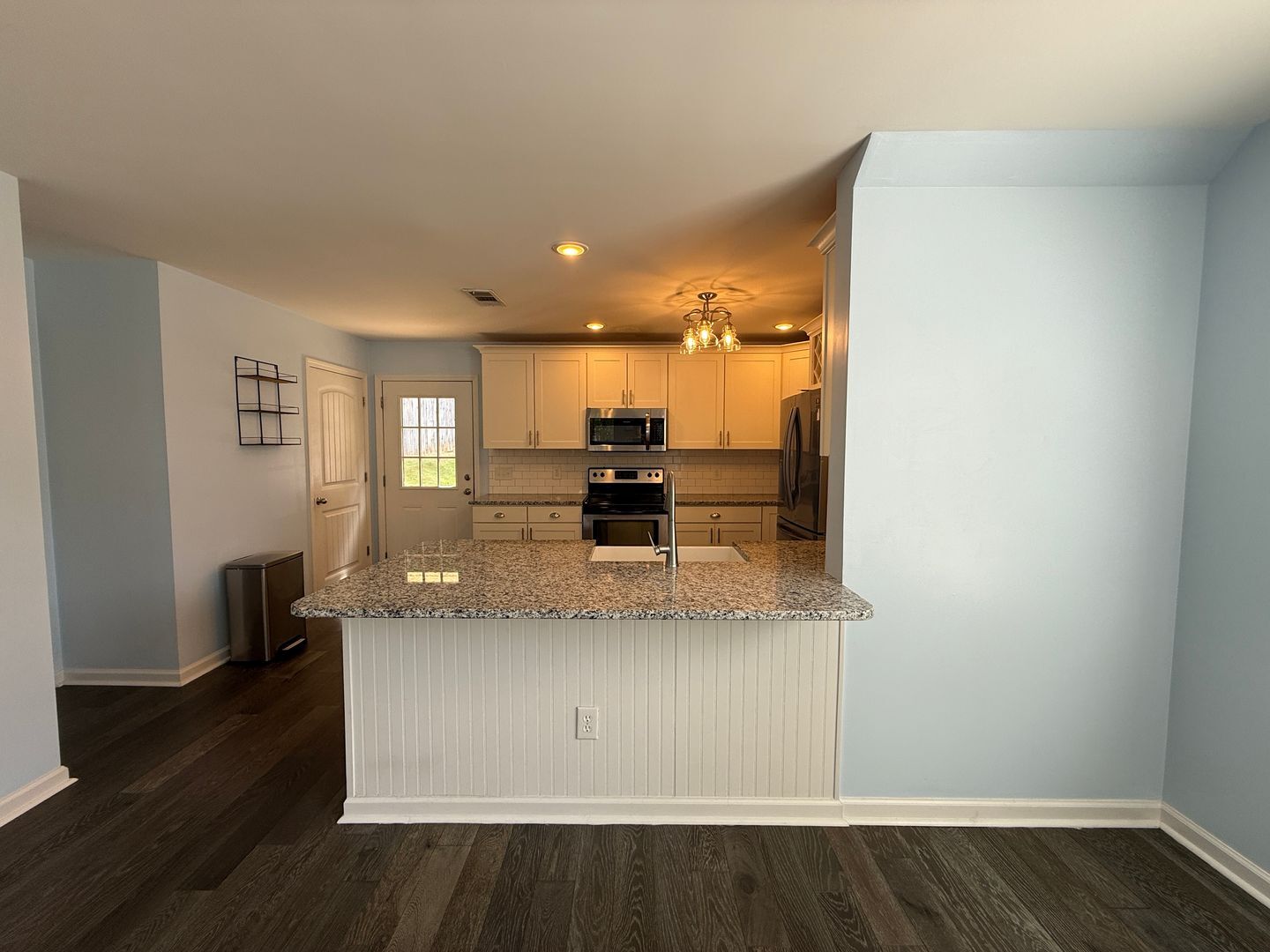 Building Photo - Cute 2 Story Home in Lundy Chase