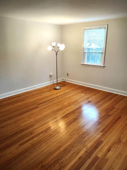 LR - 28 Canal View Dr