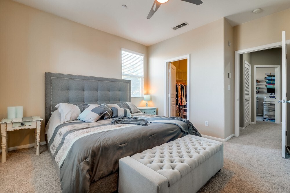 Master Bedroom - 4300 Newton Ave