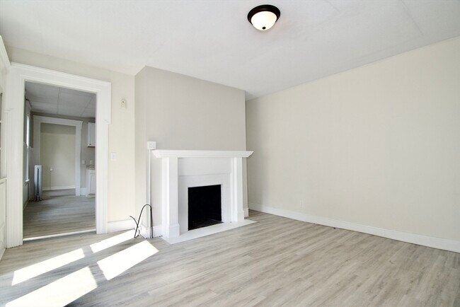 Building Photo - 58 Howes St