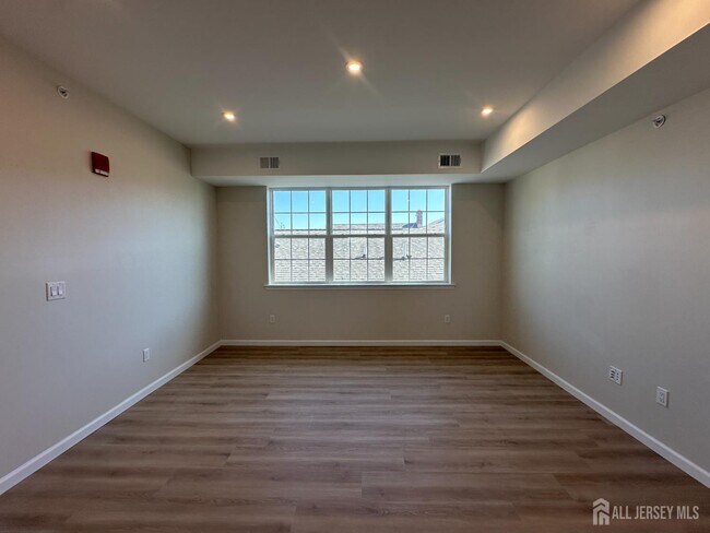 Building Photo - 88 Louis St