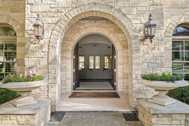 Building Photo - 5902 Saratoga Cove