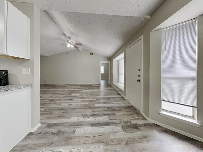 Building Photo - 11122 Drakeland Dr