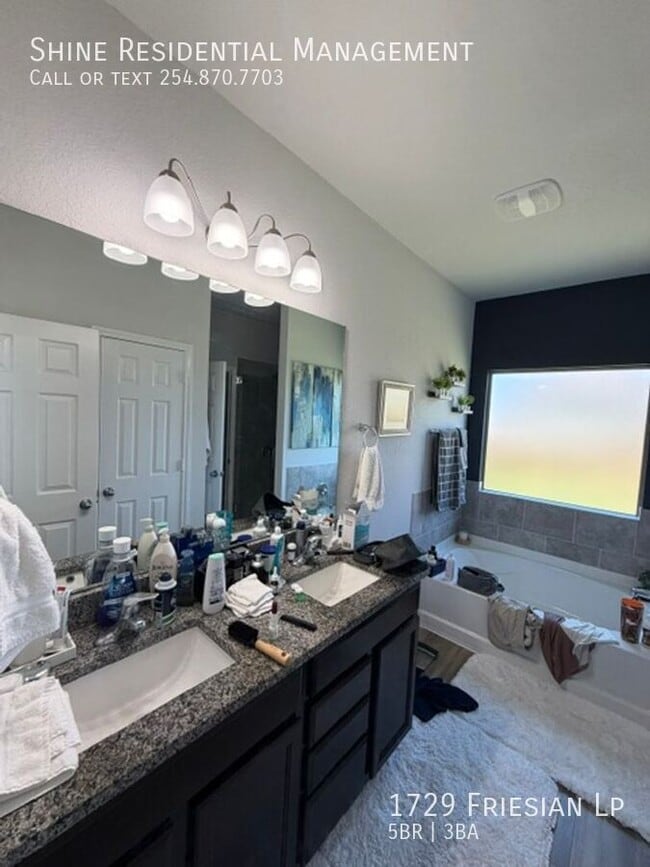 Building Photo - 1729 Friesian Lp