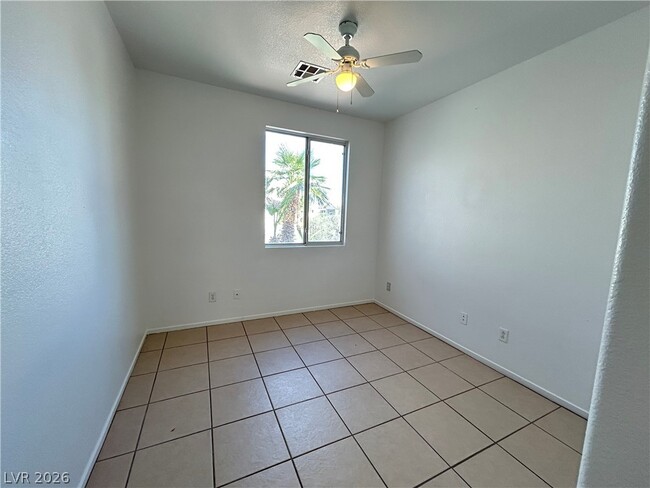 Building Photo - 2685 Park Creek Ln