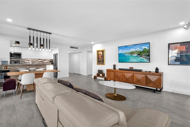 Building Photo - 780 NE 69th St