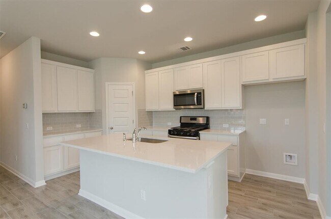 Building Photo - 905 Olive Creek Dr