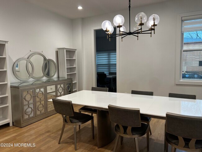 Building Photo - 255 Hollywood Ave