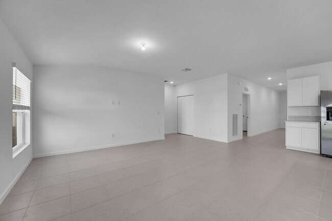 Building Photo - 5936 Mangrove Dr