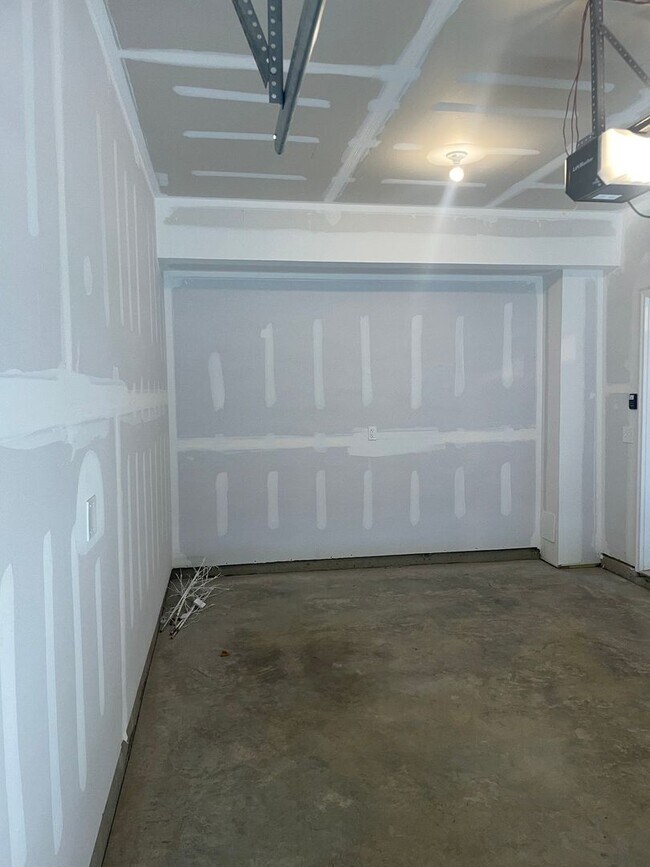 Building Photo - New Construction Townhouse