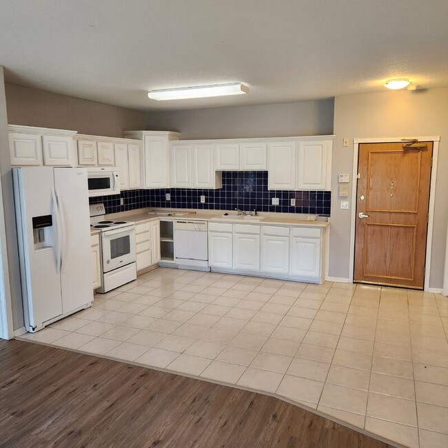 Building Photo - 1335 SE Florence Dr