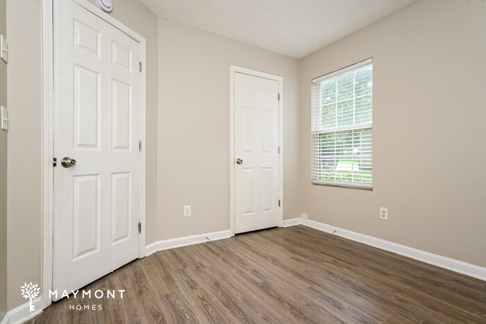 Building Photo - 127 Goldleaf Dr