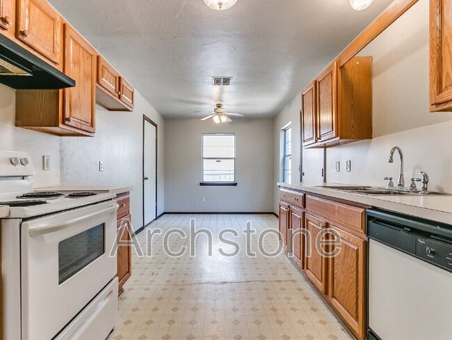 Building Photo - 5216 Coble St