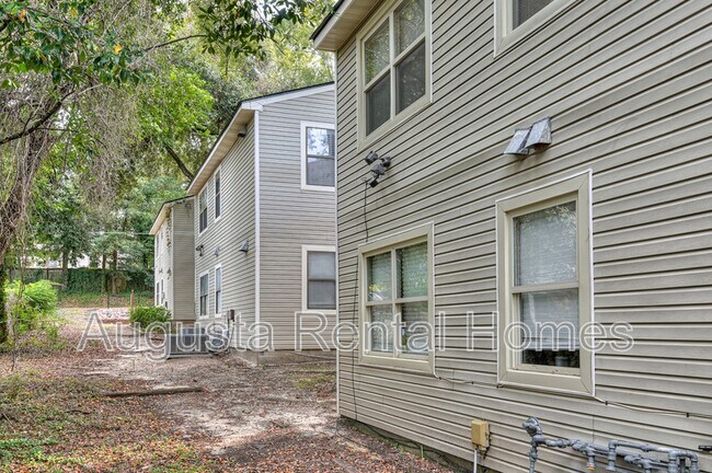 Building Photo - 1402 Johns Rd