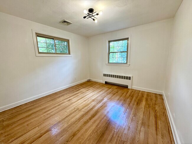Building Photo - 30 Fairview Dr