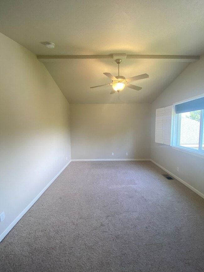 Building Photo - LARGE SINGLE FAMILY HOME ON CORNWALL (RPM#220)