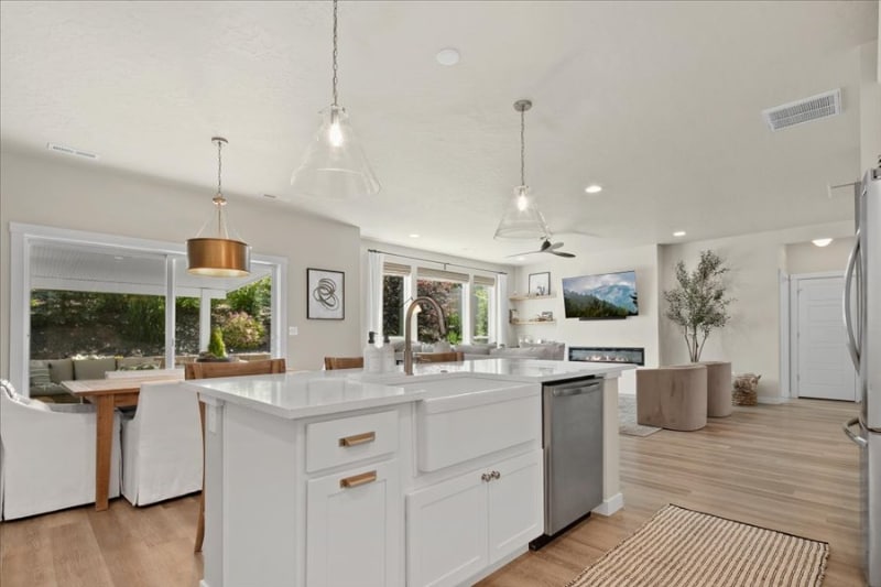 Building Photo - 2037 W Wood Chip Dr