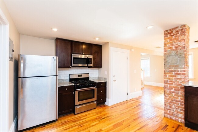 Building Photo - 27 Shannon St