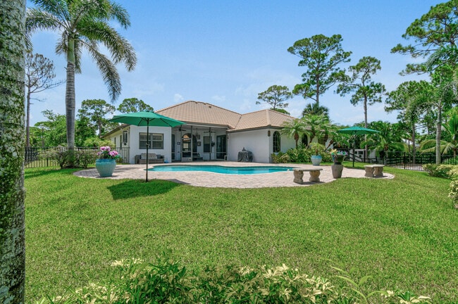 Building Photo - 3251 SW Holly Ln