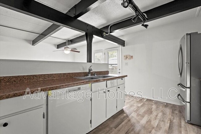 Building Photo - 914 N 70th St