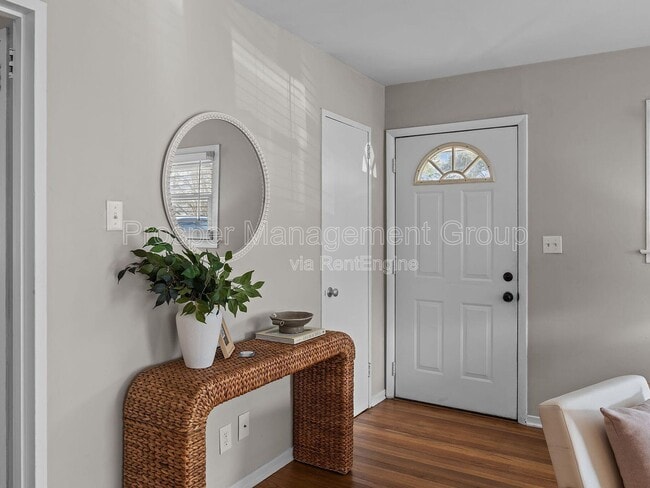 Building Photo - 1214 Hawthorne Cir