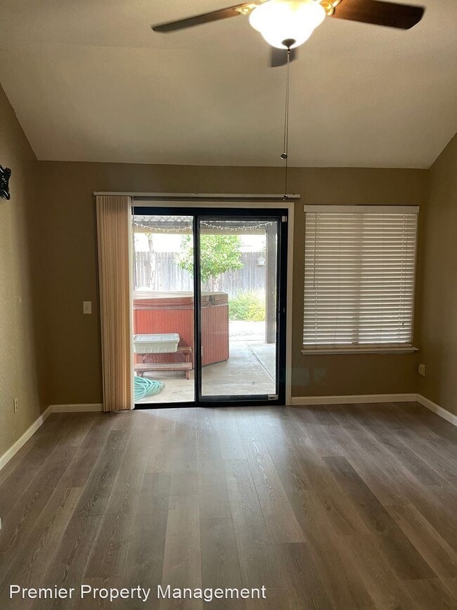 Building Photo - 3 br, 2 bath House - 1300 Buttercup Ct.