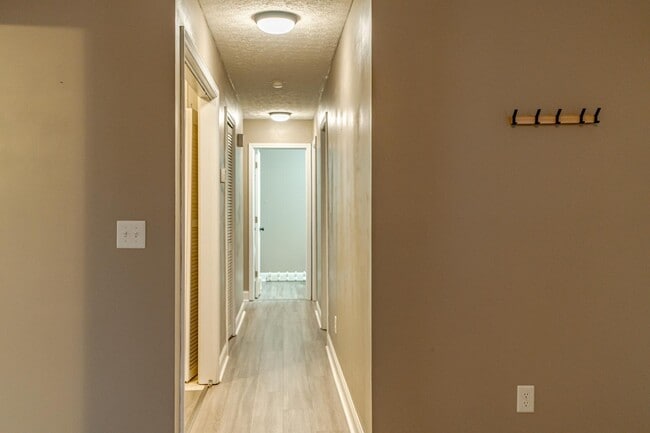 Building Photo - 115 Ivy Pointe Dr