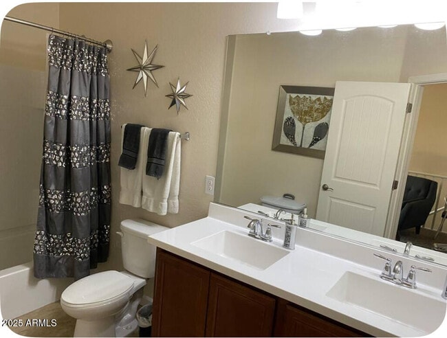 Building Photo - 1367 S Country Club Dr