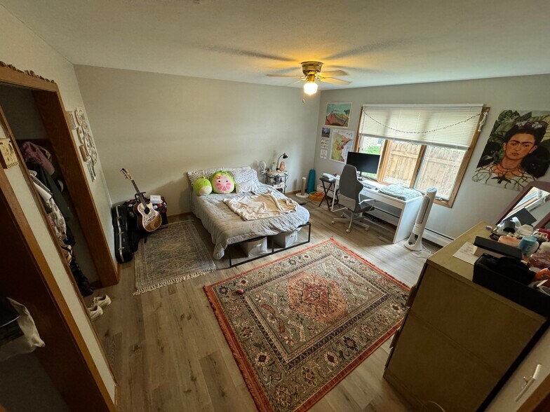Back Bedroom - 491 Wheelock Pkwy E