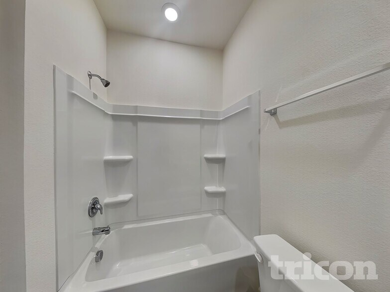 Building Photo - 12712 Big Rnch Rd