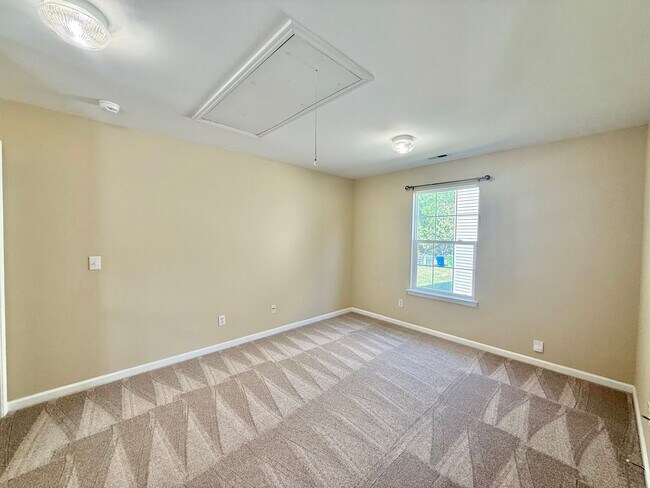 Building Photo - 3932 Laurel Glen Dr